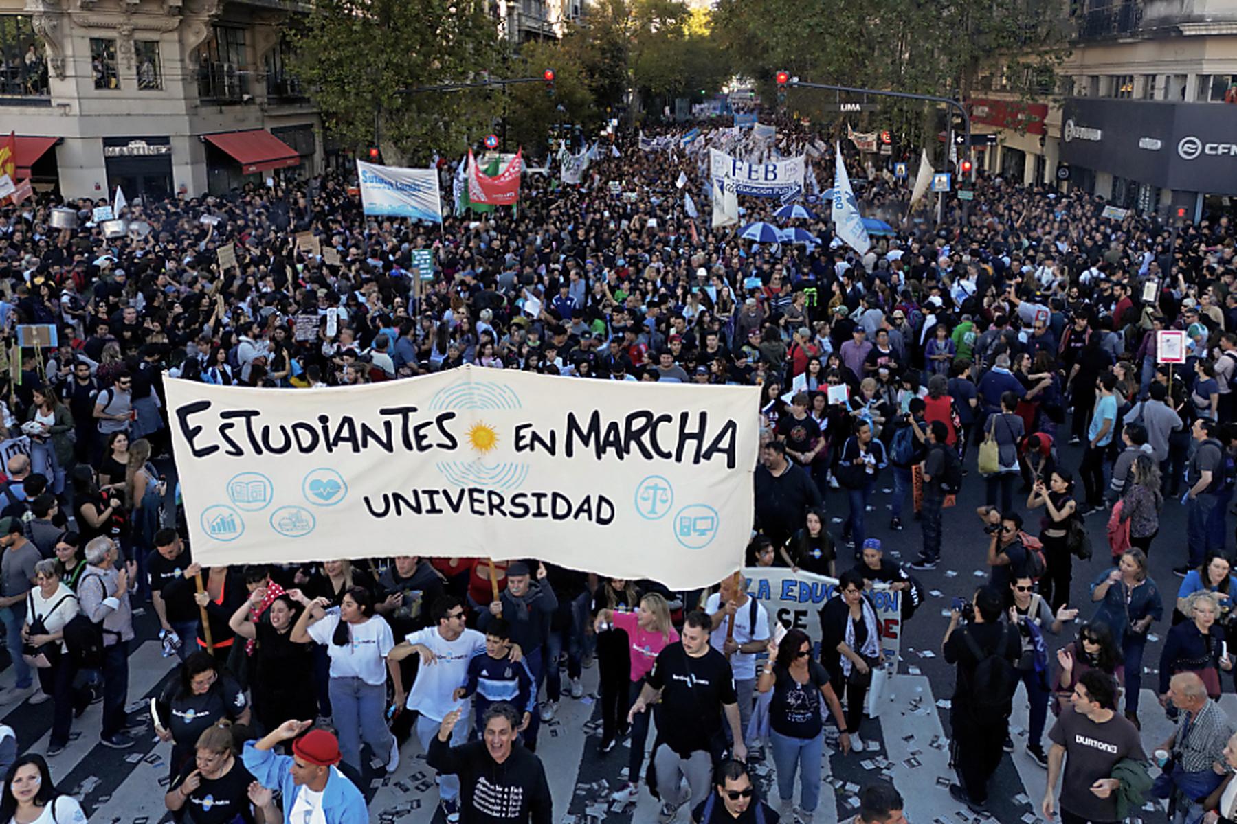 Buenos Aires: Studentenproteste in Argentinien gegen Sparkurs von Milei