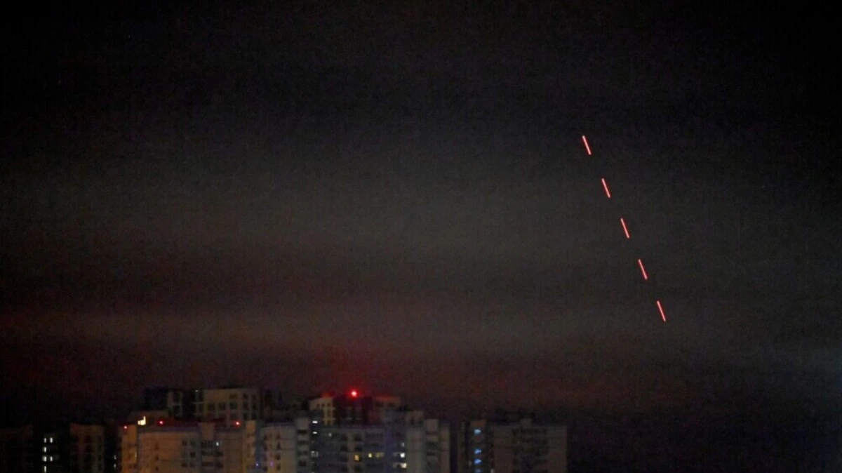 Am Freitagabend war Flugabwehrfeuer in Kiew zu hören | Am Freitagabend war Flugabwehrfeuer in Kiew zu hören