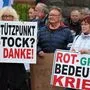 Proteste gegen Marinestützpunkt in ostedeutscher Stadt Rostock | Proteste gegen Marinestützpunkt in ostedeutscher Stadt Rostock