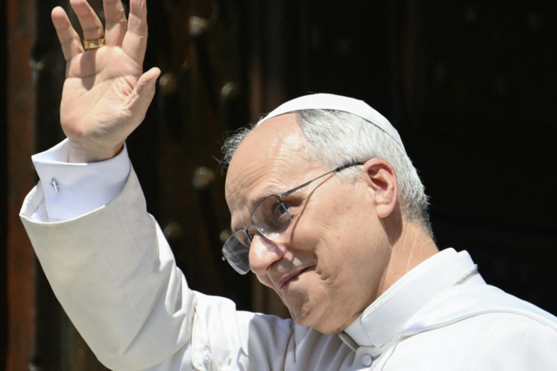 Vatikanstadt/Rom: Halbe Million Jugendliche strömen nach Rom zum Papst