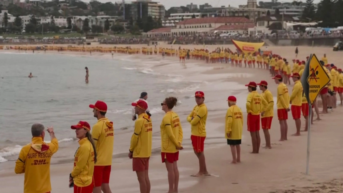 Drei Schweigeminuten für Opfer des Anschlags vom vergangenen Sonntag | Drei Schweigeminuten für Opfer des Anschlags vom vergangenen Sonntag
