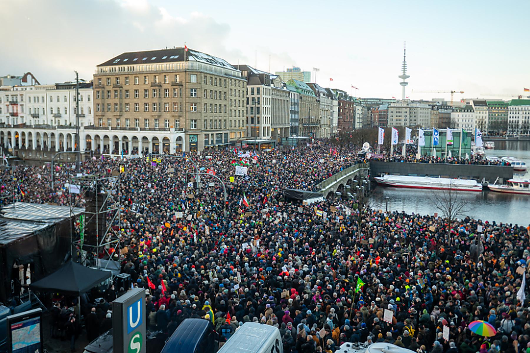 Hamburg | Hamburger Demo gegen AfD wegen Massenandrangs abgebrochen