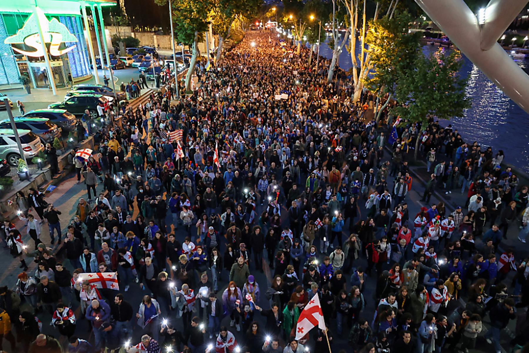 Tiflis: Erneut Massenproteste in Georgien gegen umstrittenes Gesetz