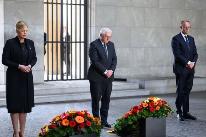 Steinmeier und Merz an zentraler Gedenkstätte Neue Wache