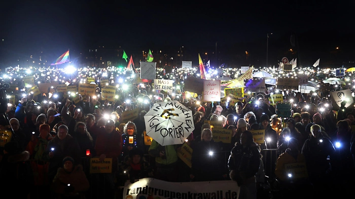 Die Theresienwiese war voller Menschen | Die Theresienwiese war voller Menschen