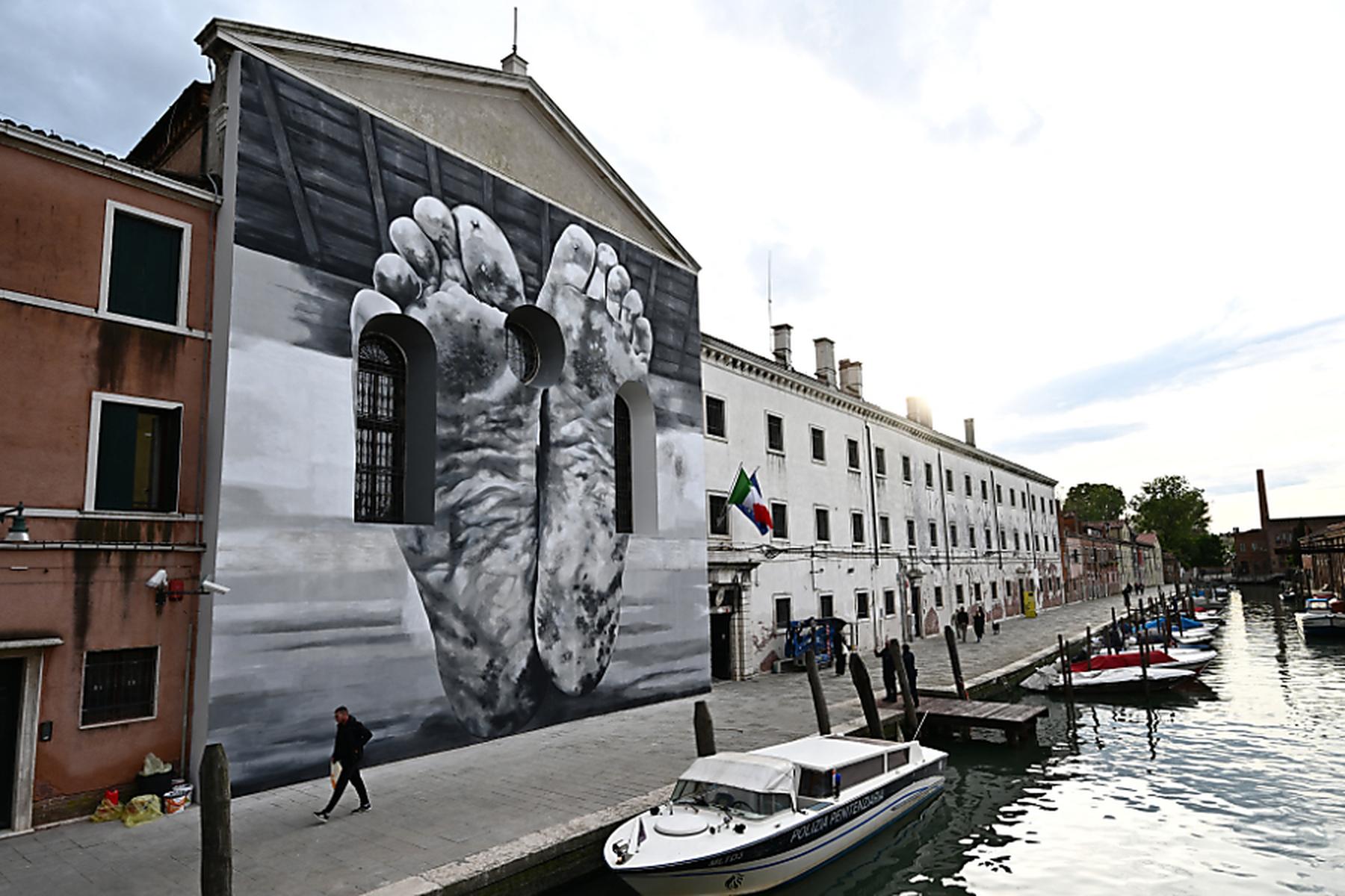 Vatikanstadt/Venedig: Papst Franziskus besucht Kunstbiennale in Venedig