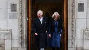 Charles und Camilla beim Verlassen der London Clinic | Charles und Camilla beim Verlassen der London Clinic