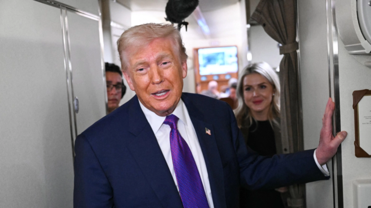 Trump an Bord der Air Force One auf dem Weg nach Georgia | Trump an Bord der Air Force One auf dem Weg nach Georgia