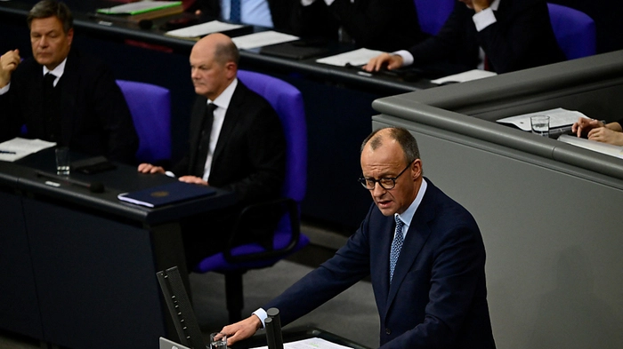 Oppositionsführer Merz im Bundestag | Oppositionsführer Merz im Bundestag