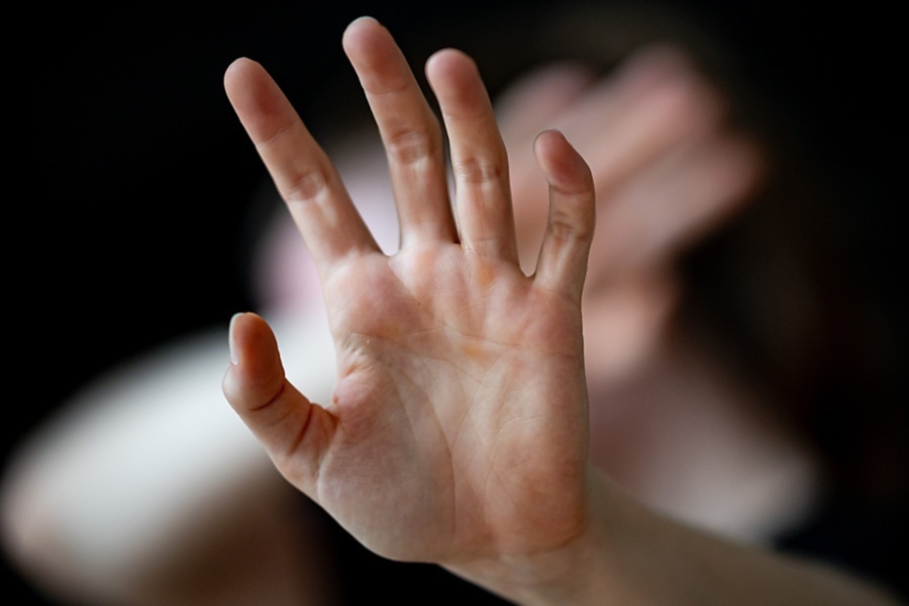 Kriminalexperte rät: „Besser keine Beziehung mit einem Mann eingehen“