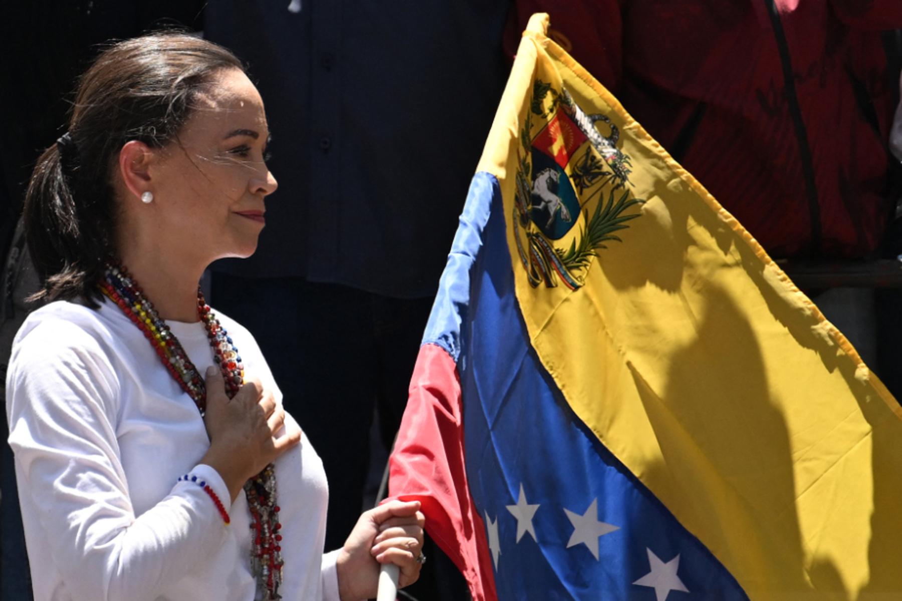 Caracas: Venezuelas Oppositionschefin taucht zu Protesten wieder auf