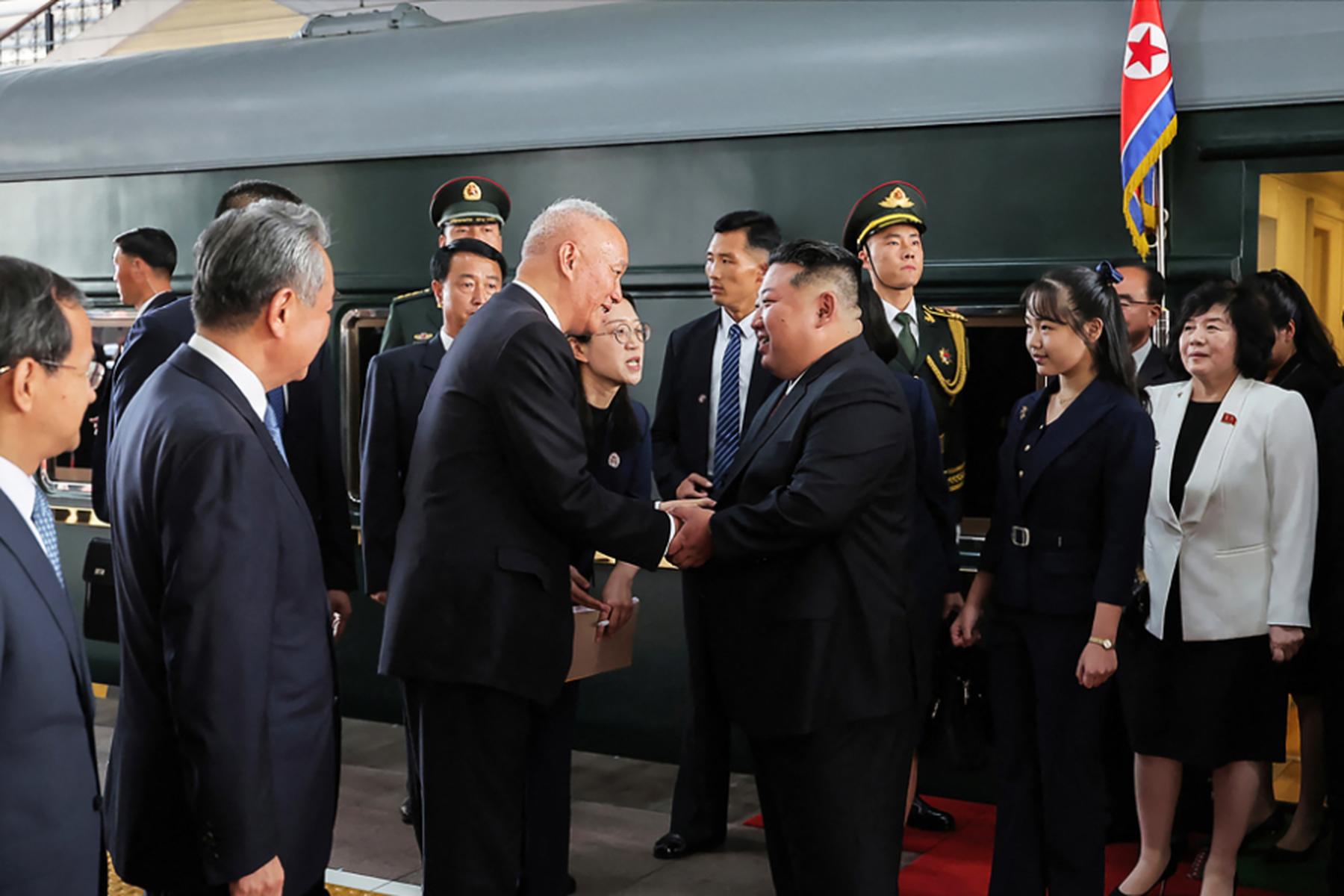 Peking: Kim präsentiert Tochter in Peking