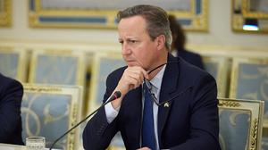 David Cameron | Großbritanniens Außenminister David Cameron erklärte, die Ukraine habe „das Recht“, Ziele auf russischem Staatsgebiet unter Beschuss zu nehmen. 