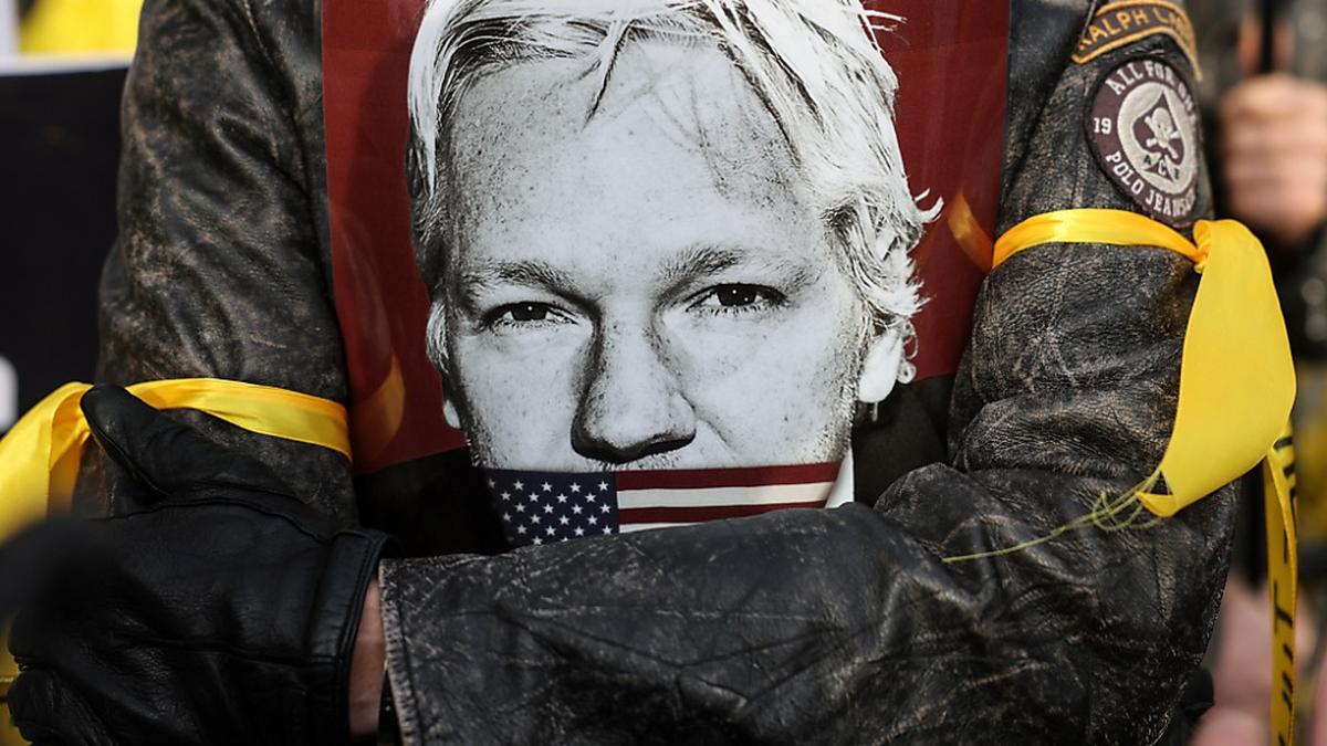 Dem inhaftierten Wikileaks-Aufdecker Julian Assange droht die Auslieferung in die USA