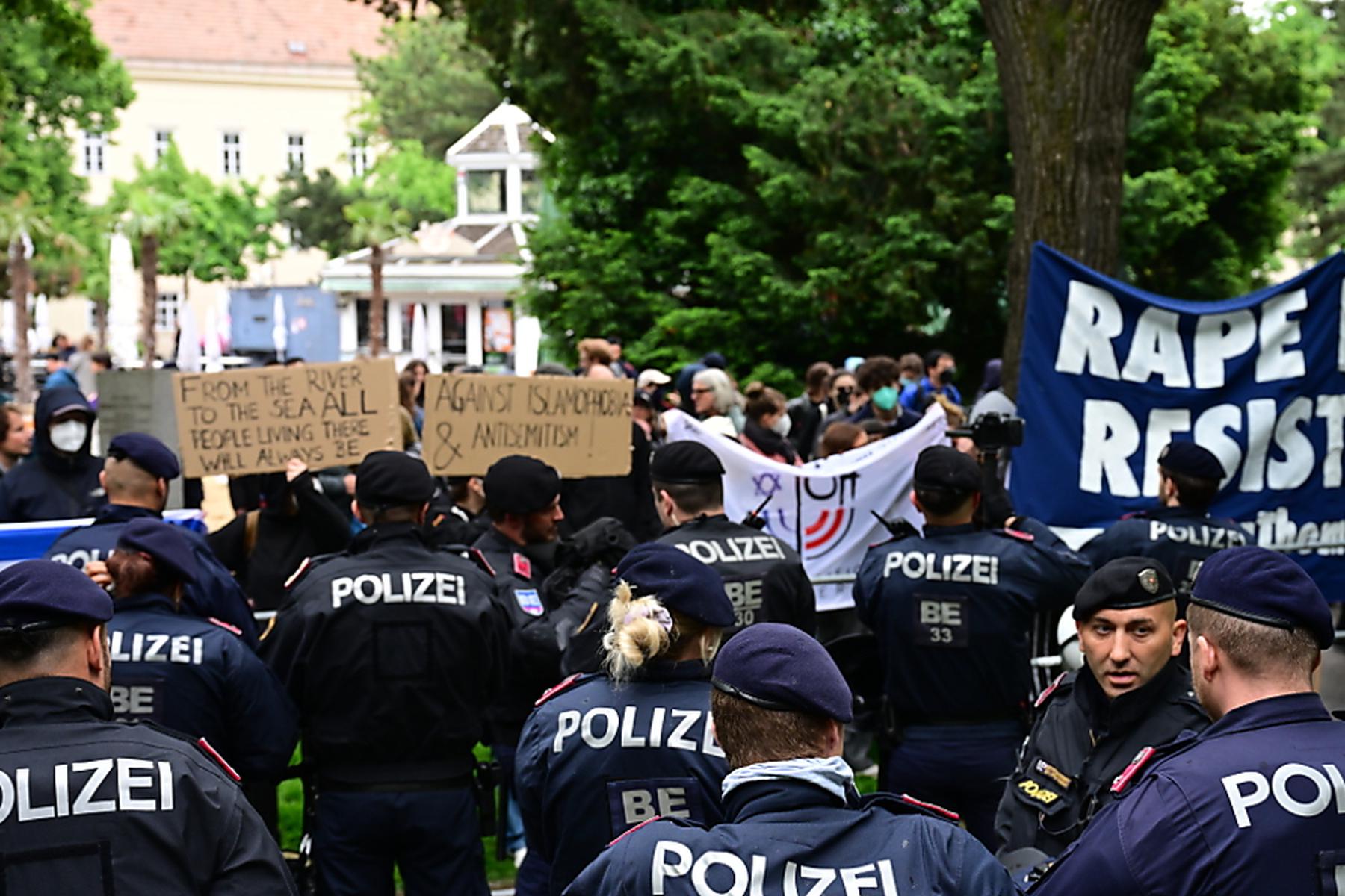 Wien: Gegendemo zum Protestcamp am Alten AKH in Wien