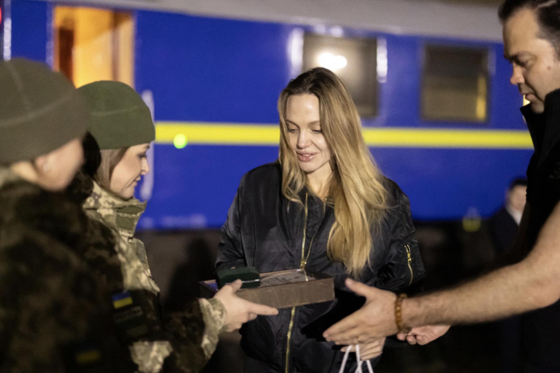 Kiew (Kyjiw): Hollywood-Star Jolie erlebte Drohnengefahr in Ukraine