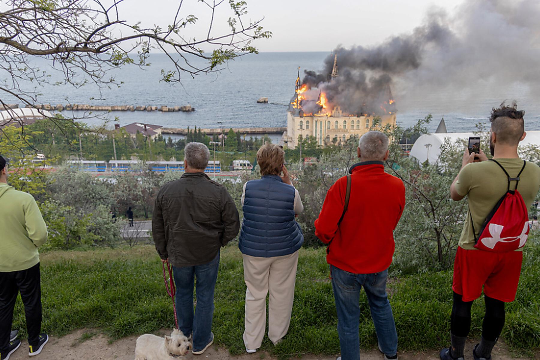 Hafen von Odessa in Flammen: Mehrere Verletzte