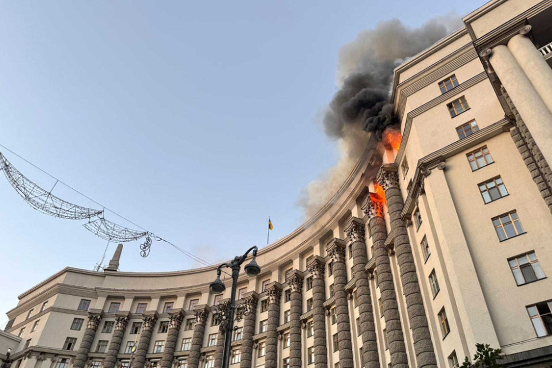 Kiew (Kyjiw): Neue Angriffe auf Ukraine - Trump kündigt Gespräche an