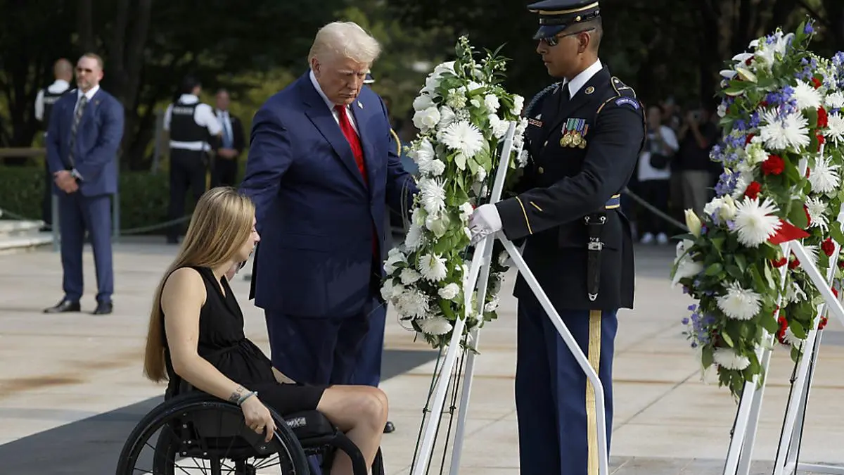 Donald Trump besuchte am Montag Nationalfriedhof Arlington | Donald Trump besuchte am Montag Nationalfriedhof Arlington
