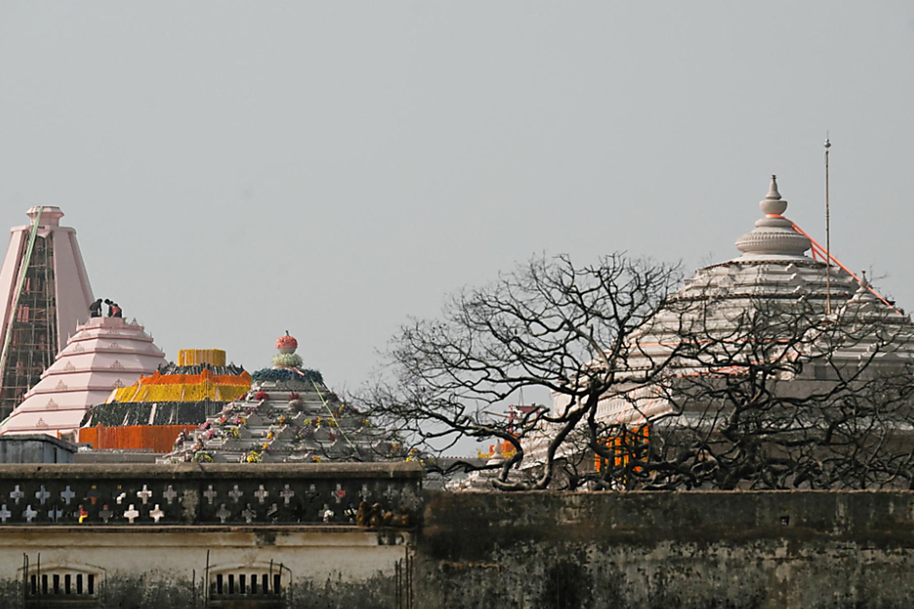 Ayodhya | Indiens Premier Modi weiht umstrittenen Hindu-Tempel ein