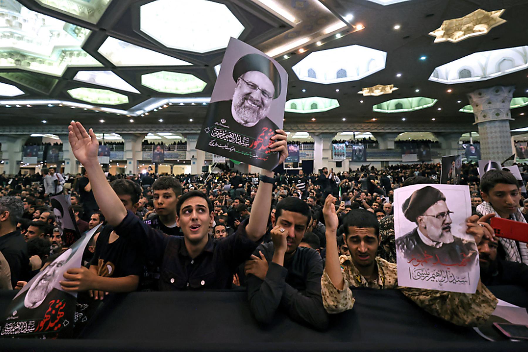Teheran: Zigtausende trauern in Teheran um verunglückten Präsidenten