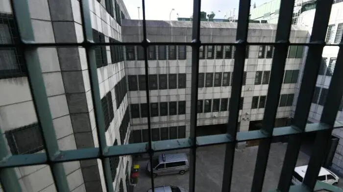 Der Erstangeklagte sitzt seit eineinhalb Jahren in der JA Josefstadt in U-Haft | Der Erstangeklagte sitzt seit eineinhalb Jahren in der JA Josefstadt in U-Haft