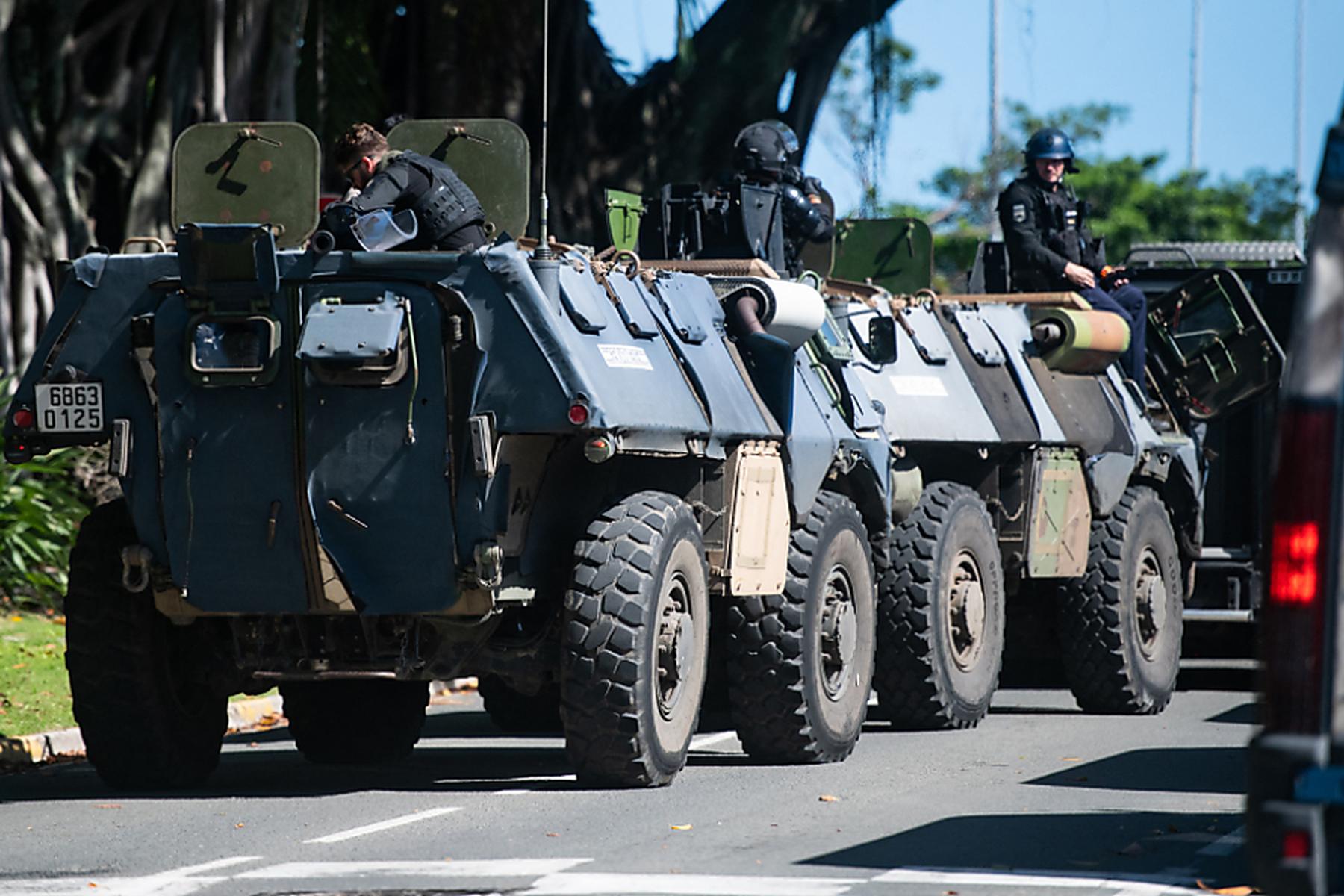 Noumea/Paris: Neukaledonien-Unruhen: Polizei räumt Blockaden vor Flughafen