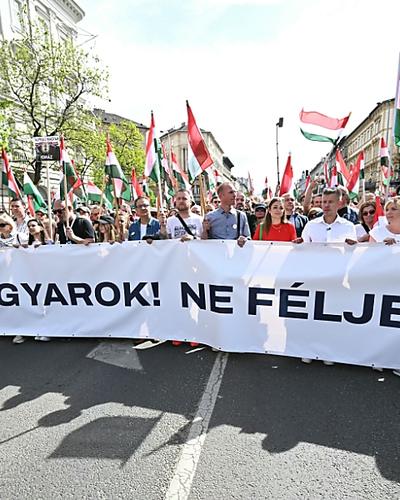 "Nationaler Marsch für ein neues Ungarn" | "Nationaler Marsch für ein neues Ungarn"