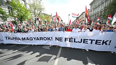 "Nationaler Marsch für ein neues Ungarn" | "Nationaler Marsch für ein neues Ungarn"