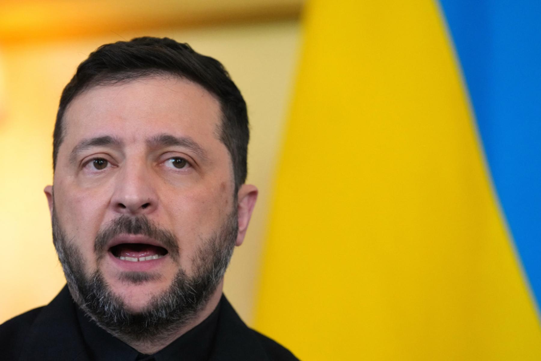 Paris/Kiew (Kyjiw): Selenskyj in Paris bei Macron zu Gast