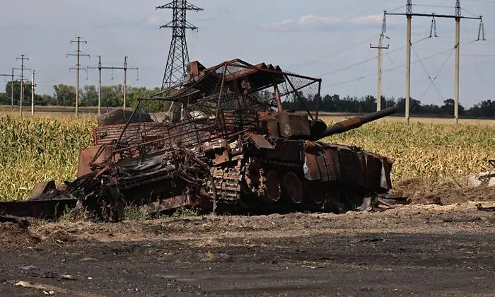 Ein zerstörter russischer Panzer in der Grenzregion Kursk