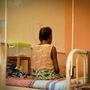 Aids-Patientin sitzt auf Spitalsbett im Krankenhaus von Bangui | Aids-Patientin sitzt auf Spitalsbett im Krankenhaus von Bangui