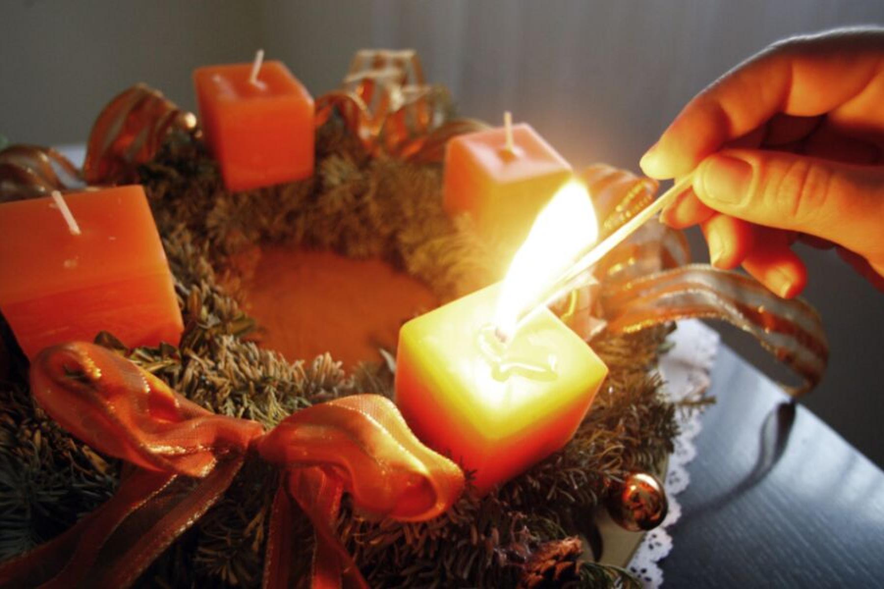 Wels: Feuer durch Adventkranz: 89-Jährige schwer verletzt