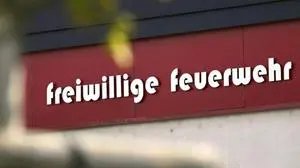 Die Feuerwehr evakuierte Fahrgäste aus der Garnitur | Die Feuerwehr evakuierte Fahrgäste aus der Garnitur