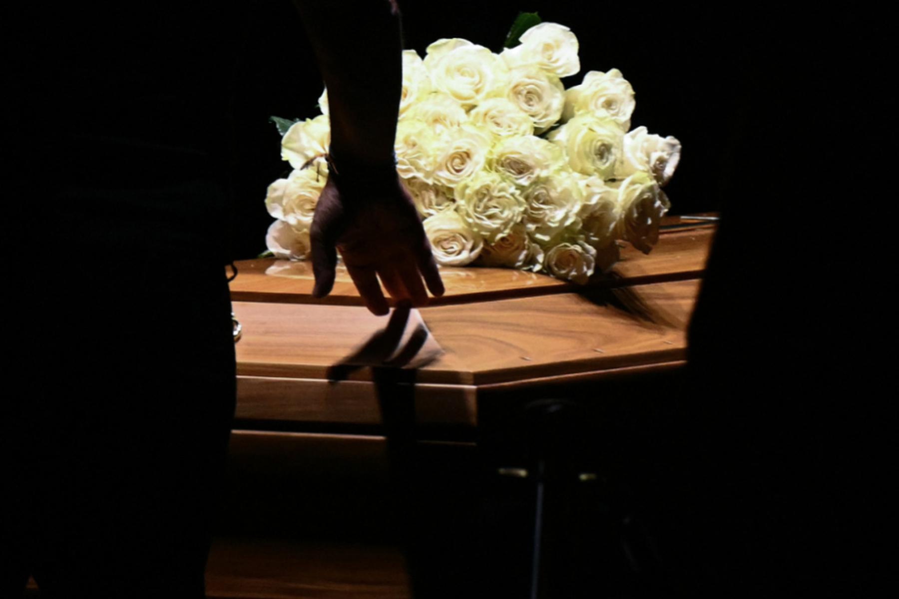 Mailand: Lange Schlangen in Mailand vor Armanis Sarg