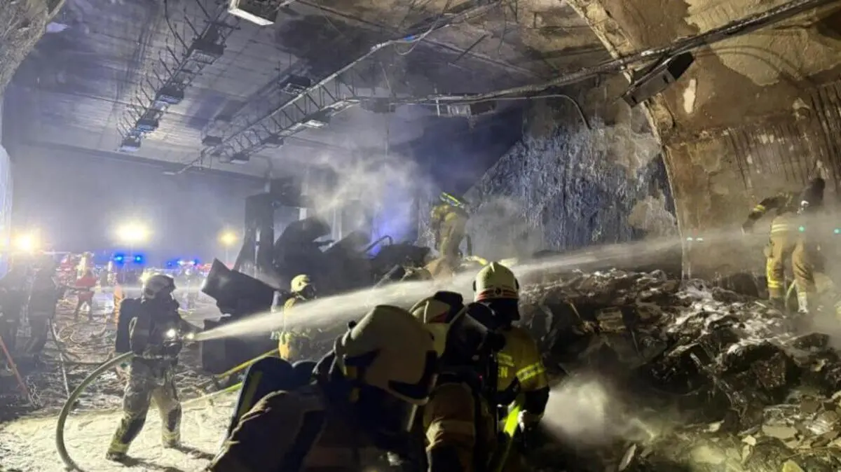 Nach Lkw-Brand: Gesperrter A10-Tunnel ab Samstag wieder frei | Nach Lkw-Brand: Gesperrter A10-Tunnel ab Samstag wieder frei