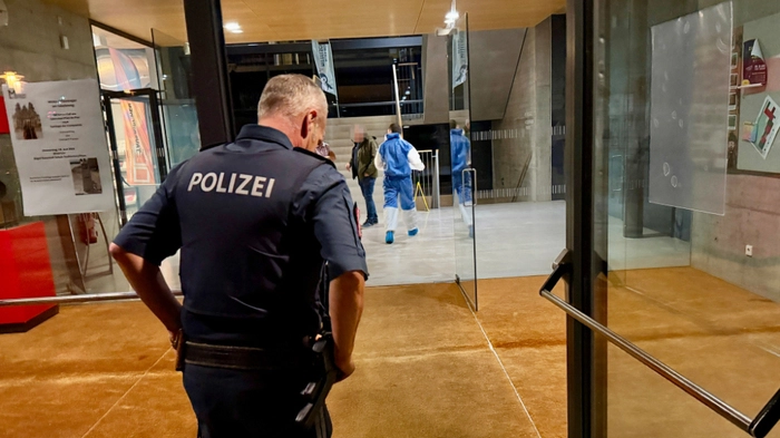 Ermittler bei der Arbeit in Taufkirchen an der Pram | Ermittler bei der Arbeit in Taufkirchen an der Pram