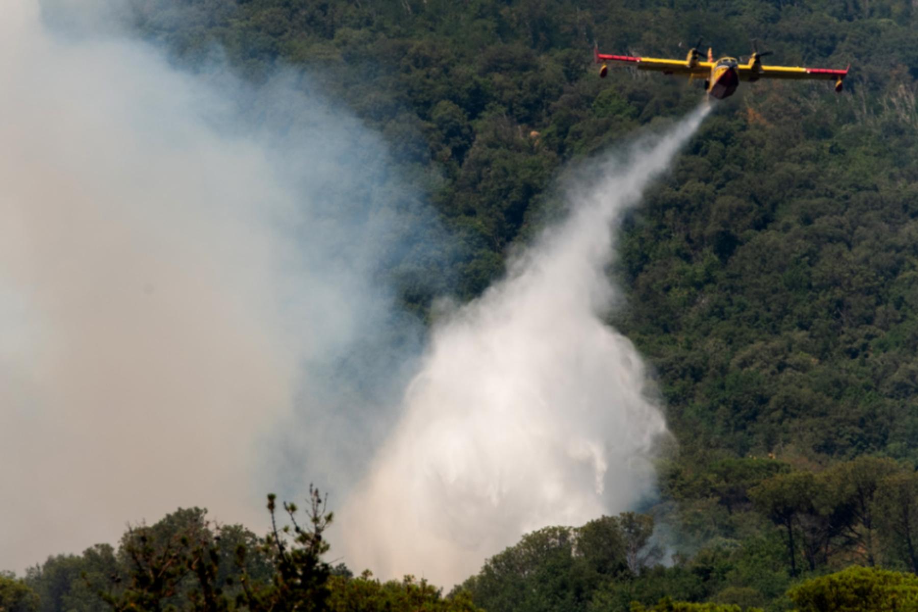 Rom/Pompeji (Pompei): Weiter Feuer an den Hängen des Vesuvs