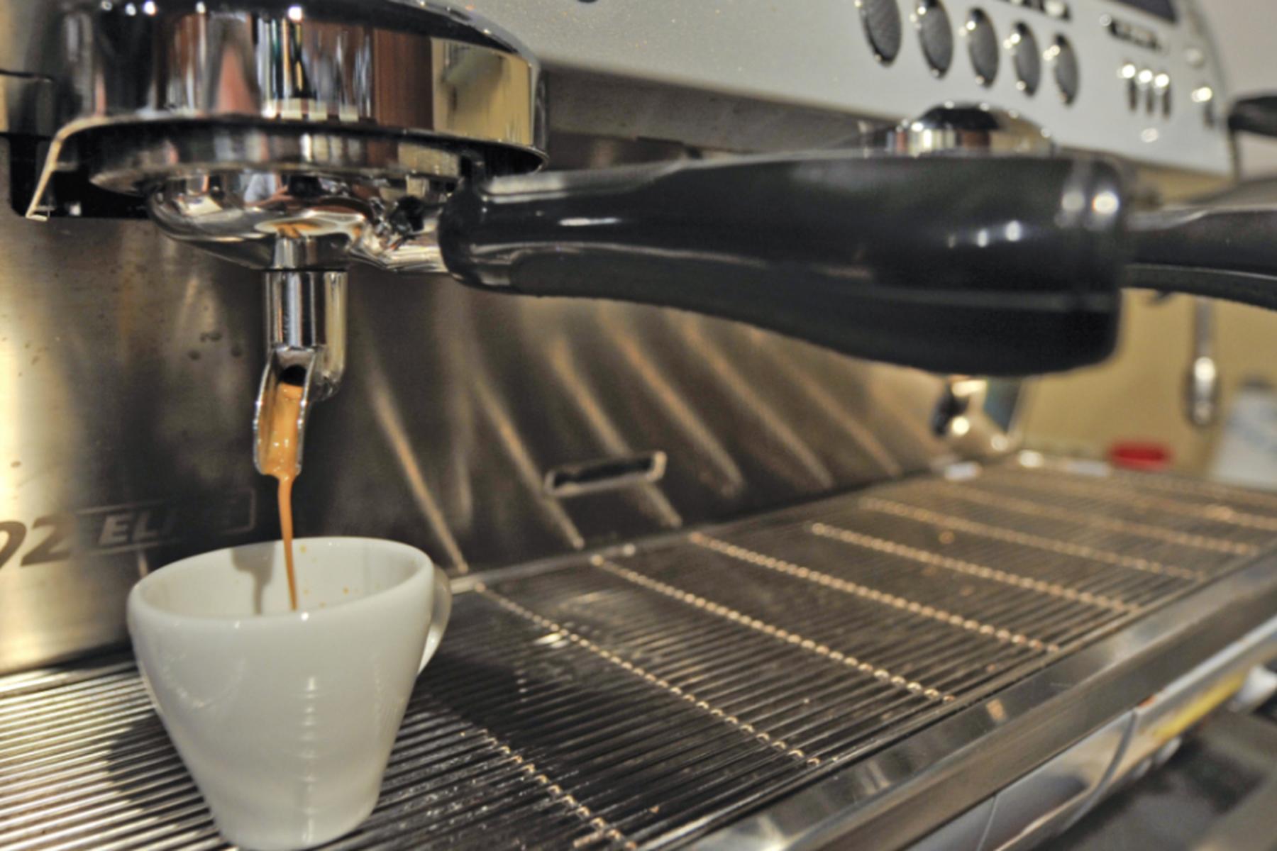 London/Bielefeld: Morgendlicher Kaffee hebt laut Studie die Laune