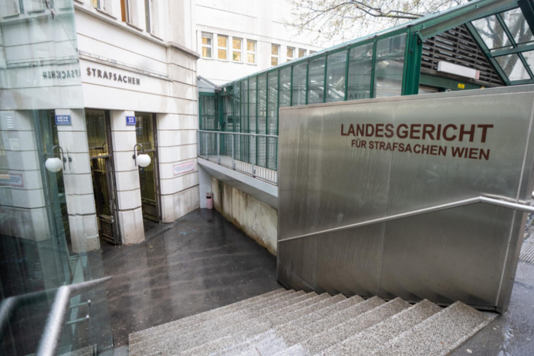 Wien: Sieben Monate Haft für Drohungen gegen Prozessbesucherinnen