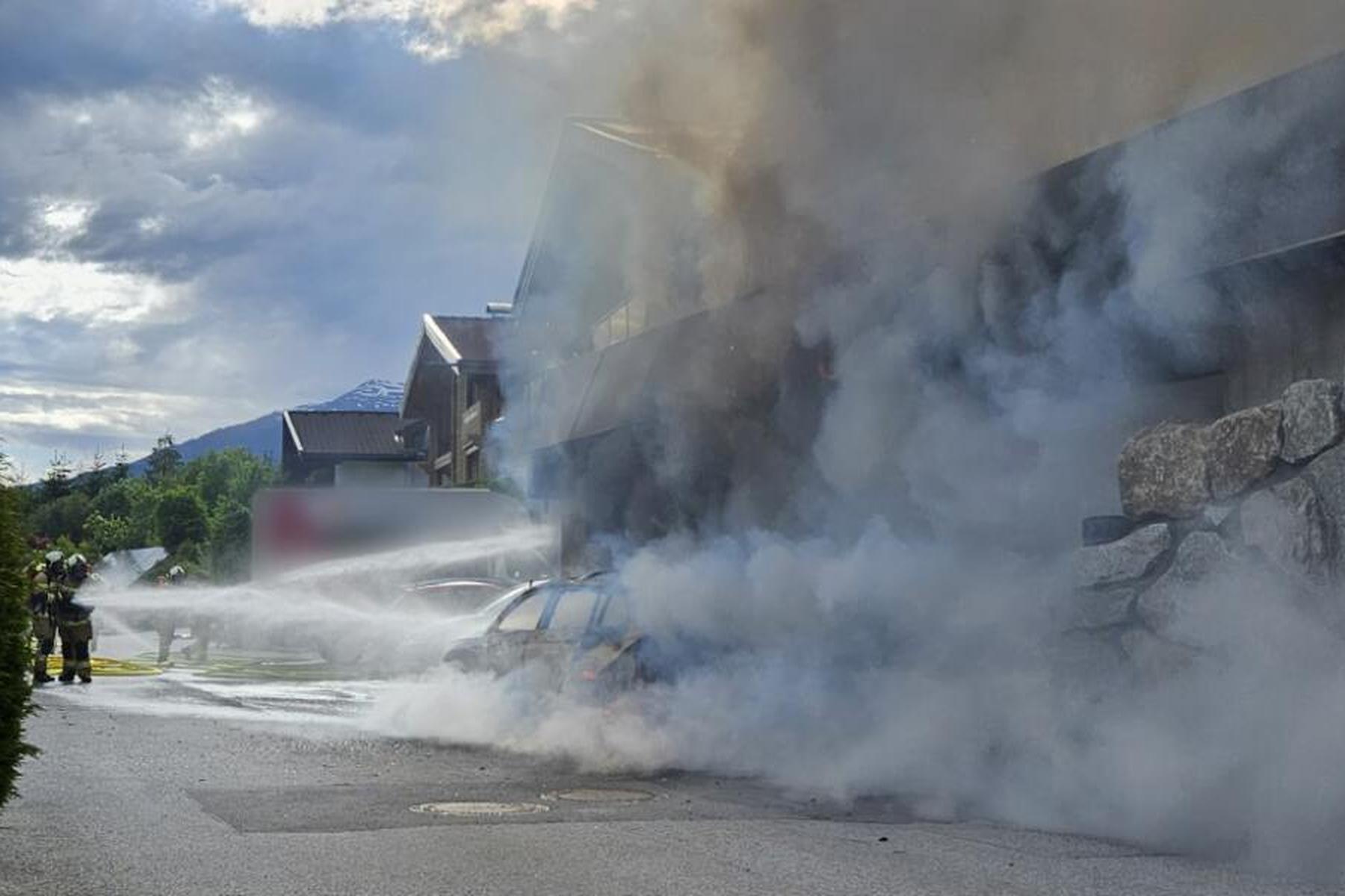 Mittersill: Gasflasche explodiert - Garage im Pinzgau brannte völlig aus