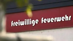 Die Feuerwehren waren stundenlang mit dem Waldbrand beschäftigt | Die Feuerwehren waren stundenlang mit dem Waldbrand beschäftigt