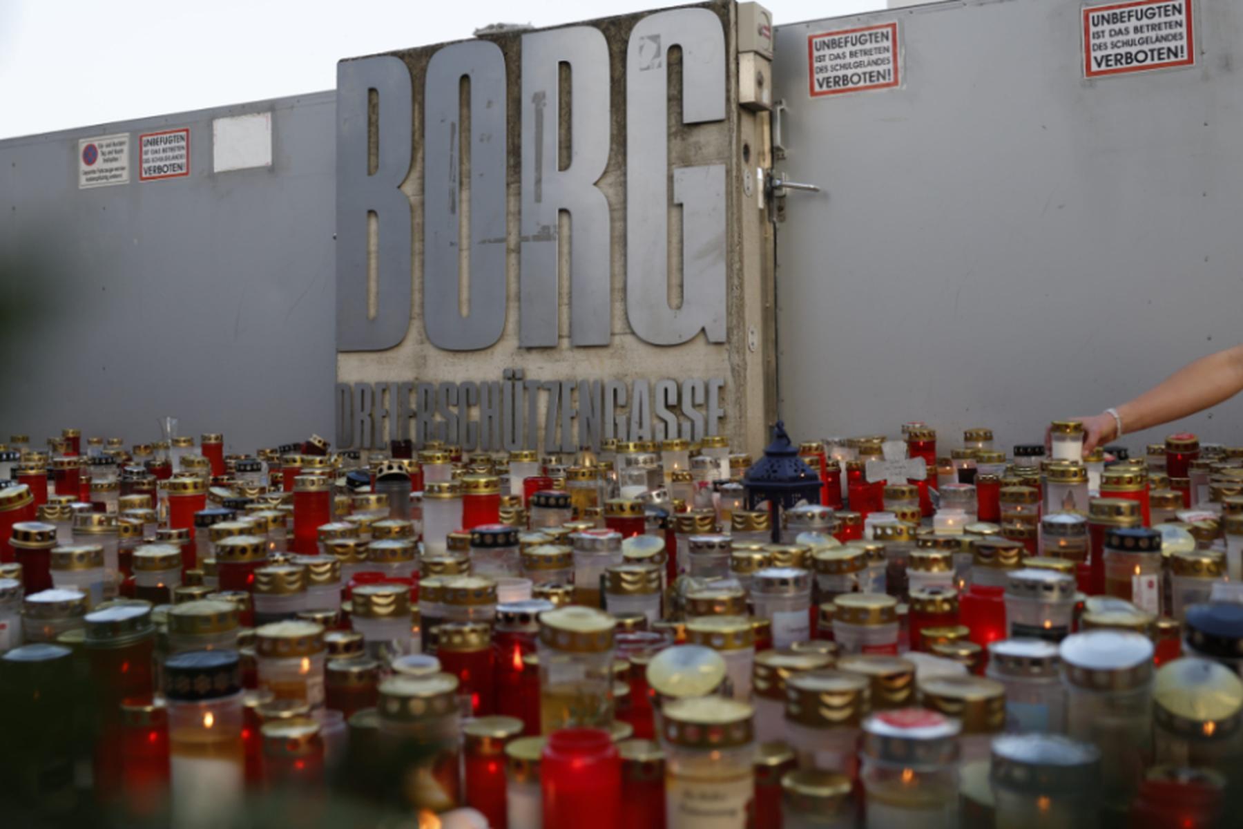 Starši žrtev amok teka v Gradcu tožijo državo