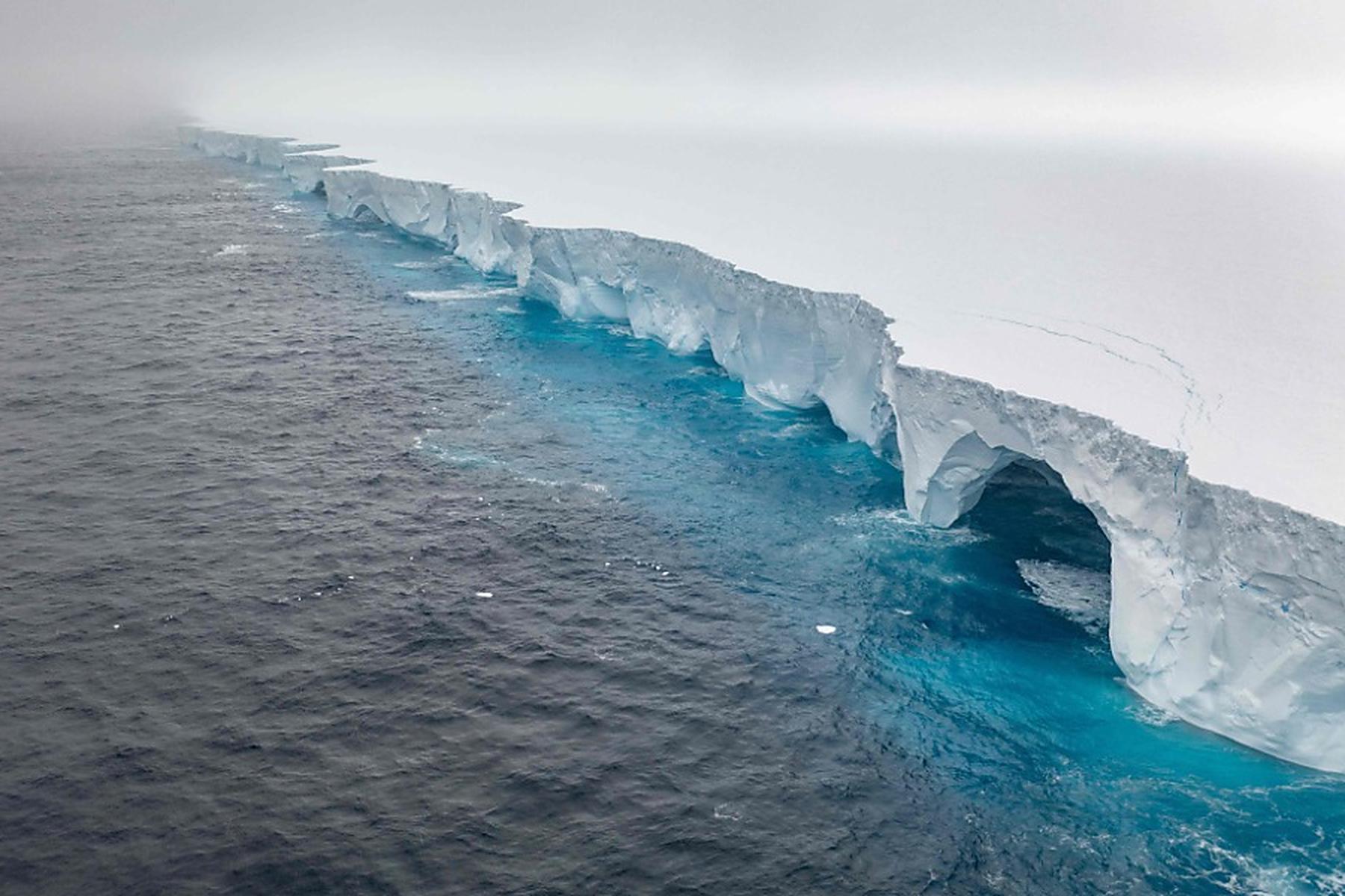 London | Größter Eisberg der Welt - Fotos zeigen Eisschmelze