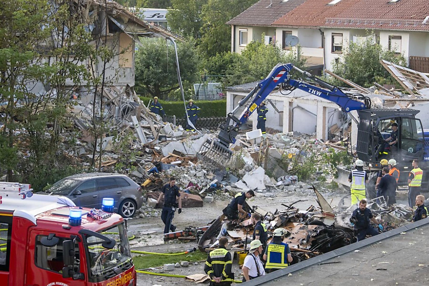 Memmingen: Ein Toter bei Reihenhaus-Einsturz in Bayern nach Explosion