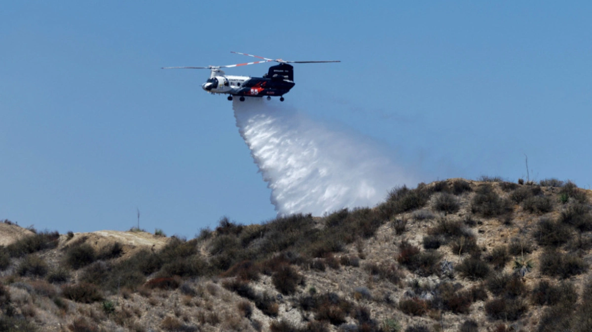 Auch am Samstag standen Löschflugzeuge weiter im Einsatz | Auch am Samstag standen Löschflugzeuge weiter im Einsatz