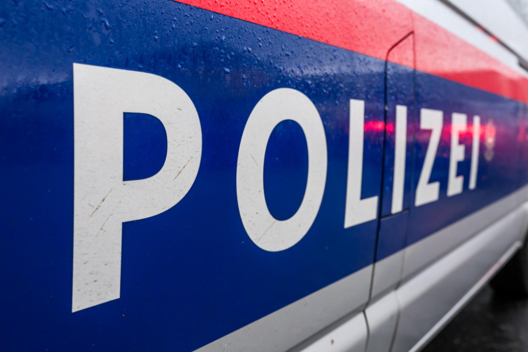 Groß-Enzersdorf/Gänserndorf: Zwei Schwerverletzte bei Glatteisunfall in Niederösterreich