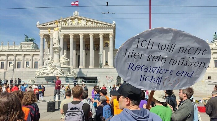 Eindeutige Forderungen an die Regierung vor dem Parlament geäußert | Eindeutige Forderungen an die Regierung vor dem Parlament geäußert