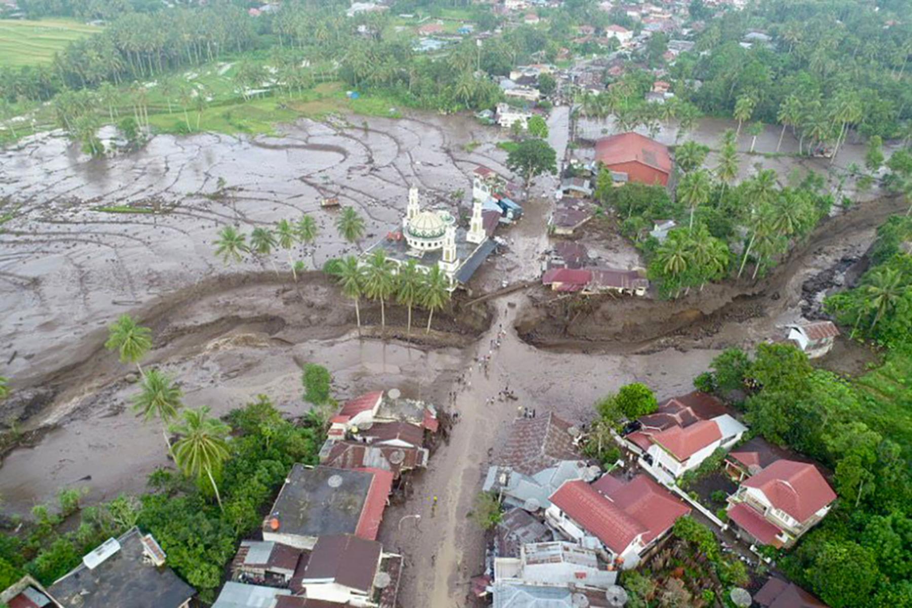 Padang: Mehr als 30 Tote bei Überschwemmungen auf Sumatra