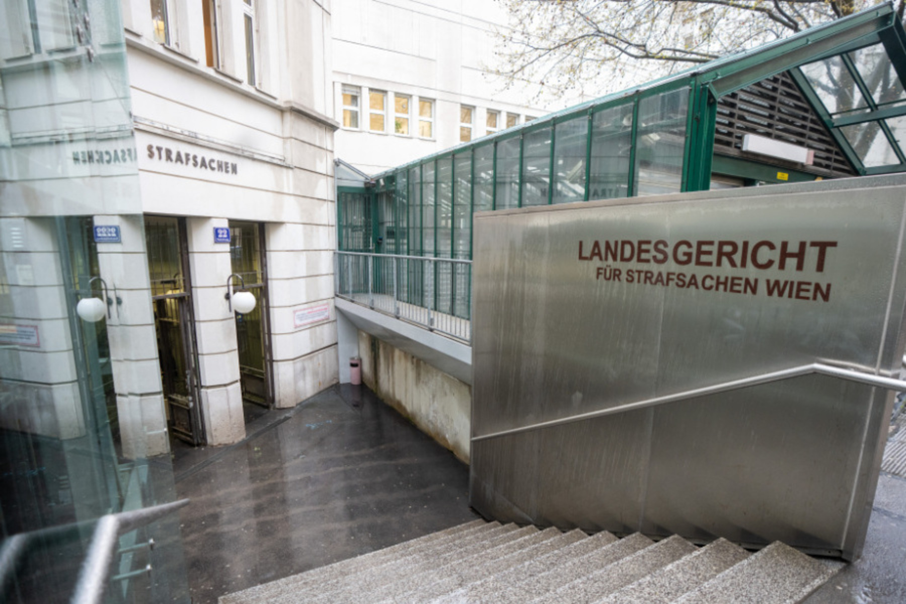 „Kein versuchter Mord“: Prozess gegen Wiener Jugendbande: Mehrjährige unbedingte Haftstrafen